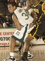MEN'S BASKETBALL DEFEATS WAGNER, 63-60