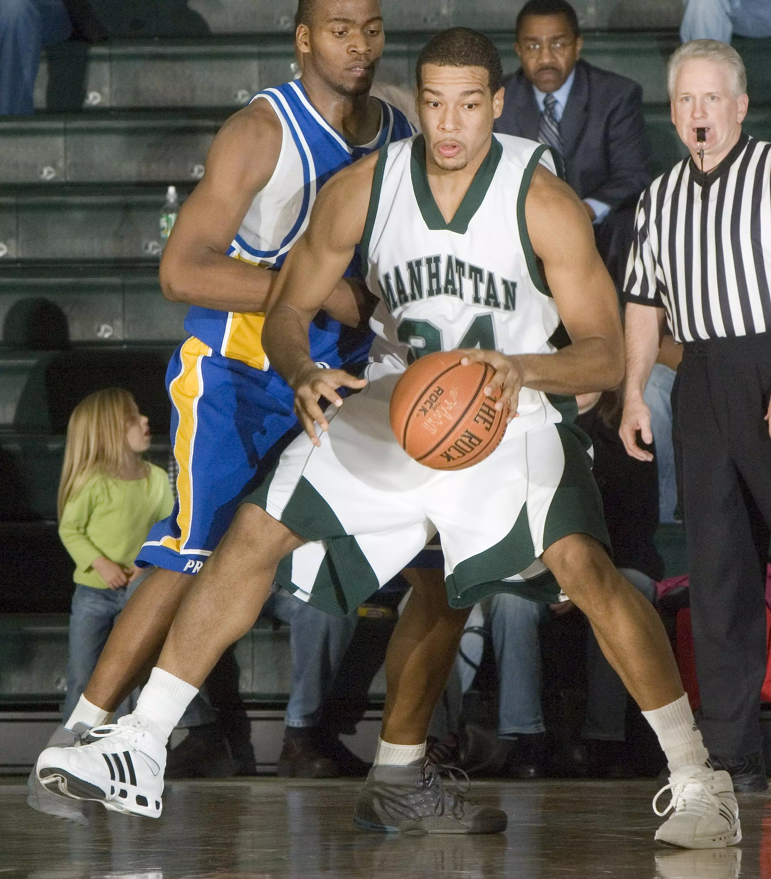 DUBOIS SCORES A CAREER-HIGH 31 POINTS AS MEN'S BASKETBALL DOWNS IONA, 73-63