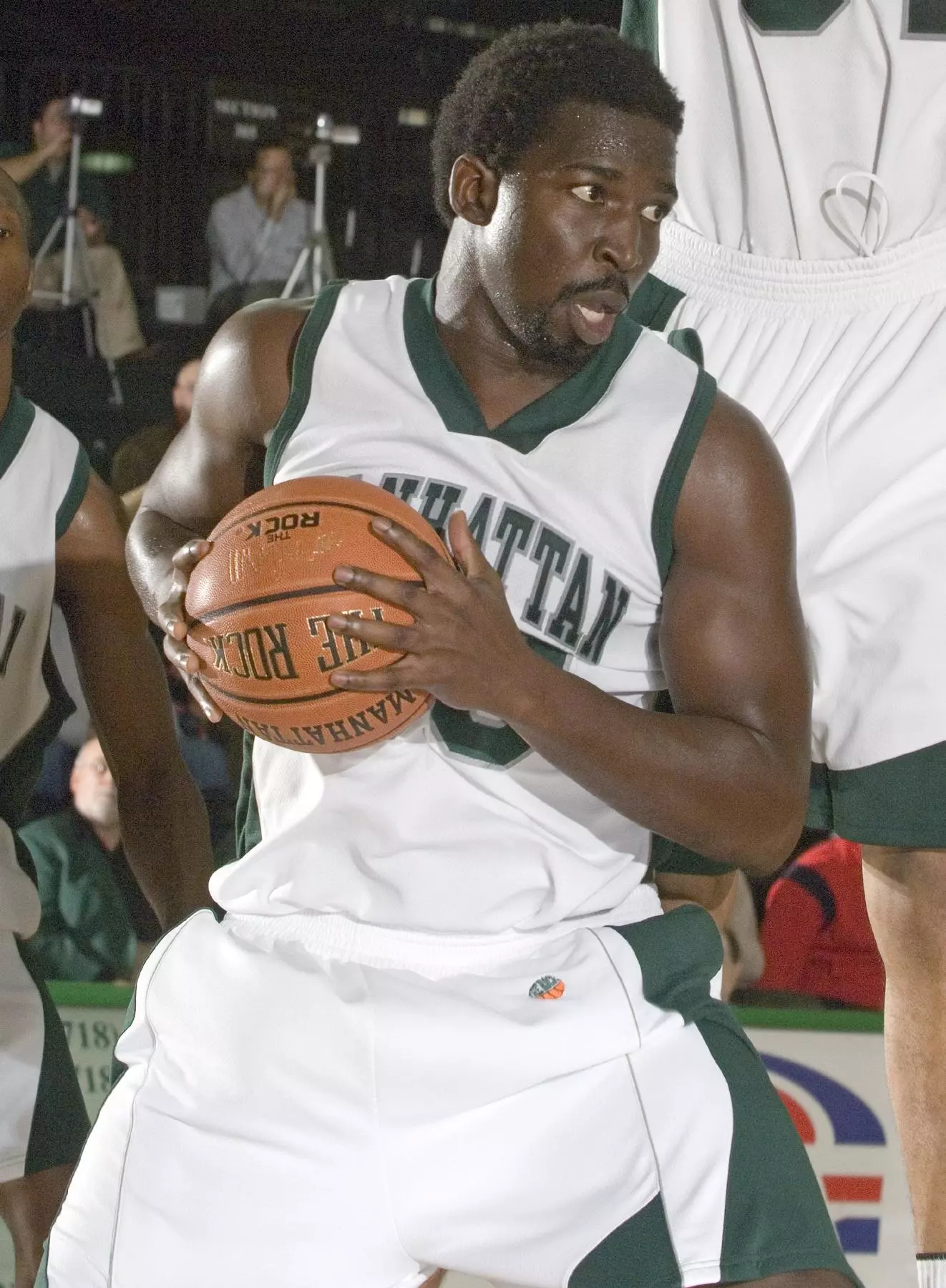 Jaspers Host Binghamton on Senior Day