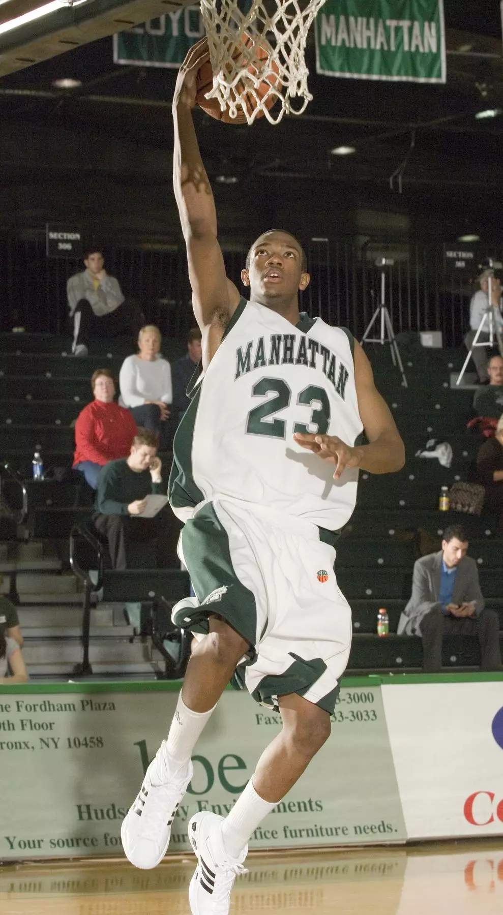 MEN'S BASKETBALL DOWNED BY NIAGARA, 80-63
