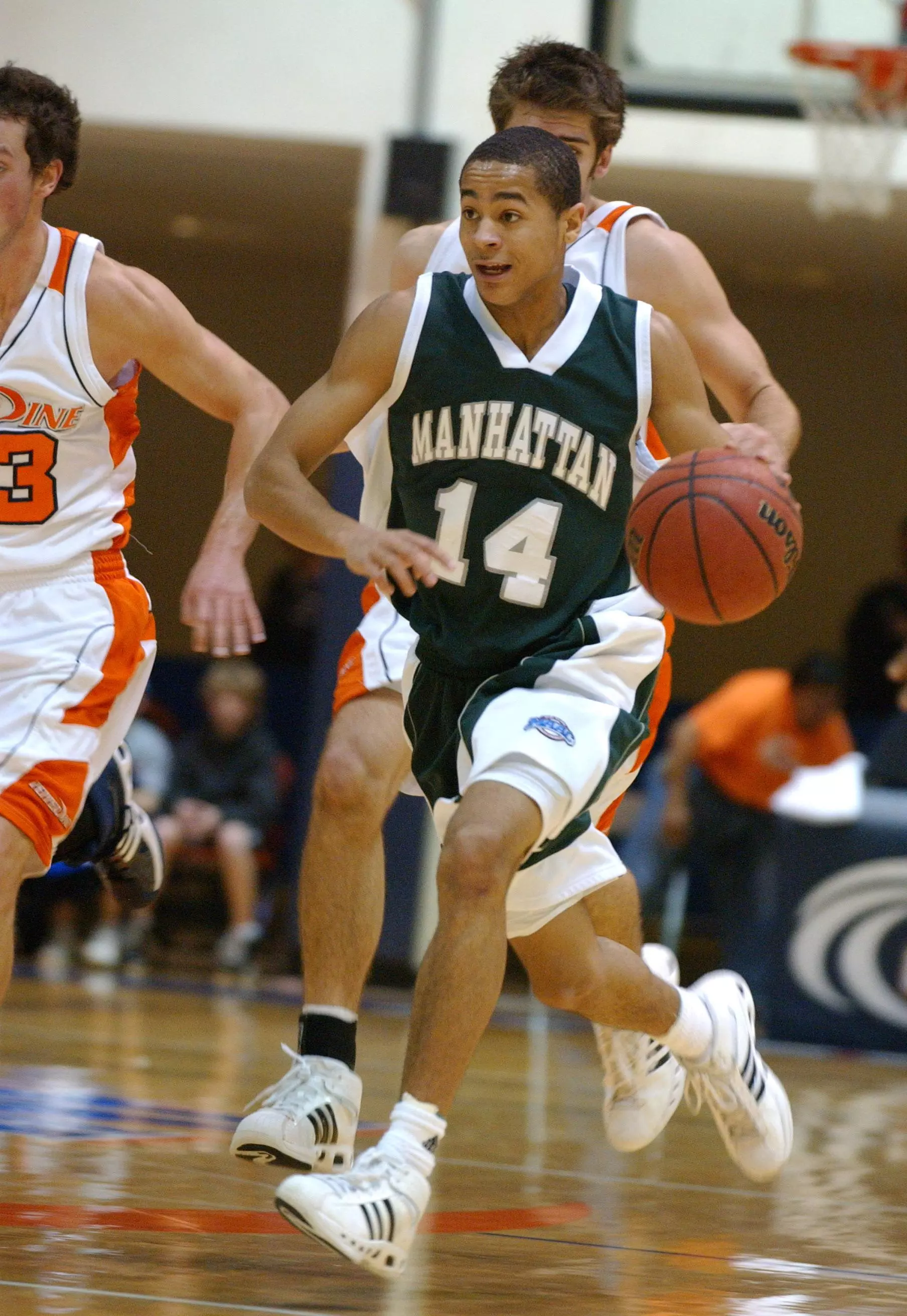 MEN'S BASKETBALL MOVES INTO FIRST PLACE TIE IN THE MAAC WITH 70-68 WIN AT LOYOLA