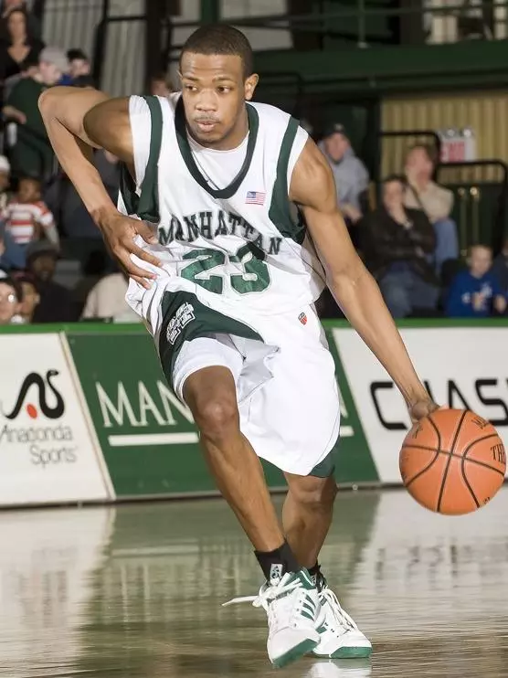Manhattan and Hofstra Clash Saturday Evening at Draddy Gymnasium