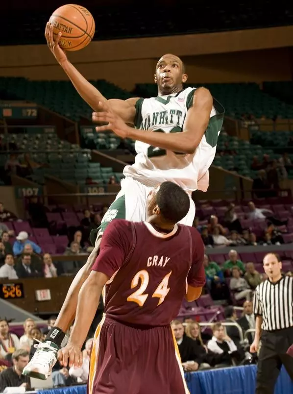 Manhattan Cruises Past Pace