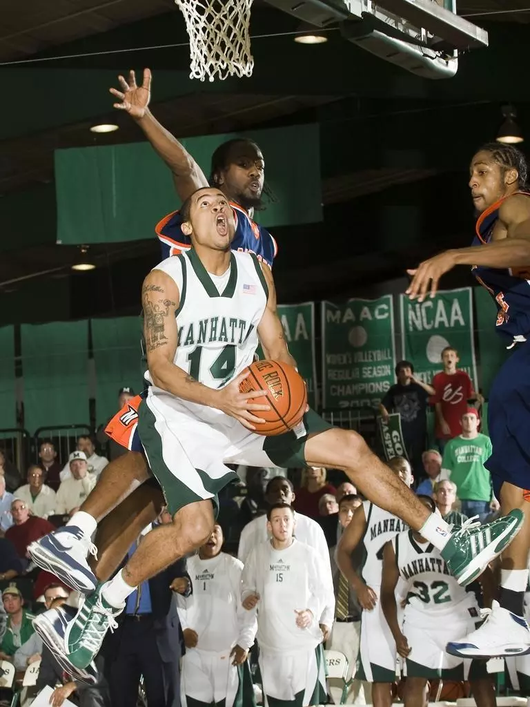 Jaspers Streak into Local Showdown with Long Island