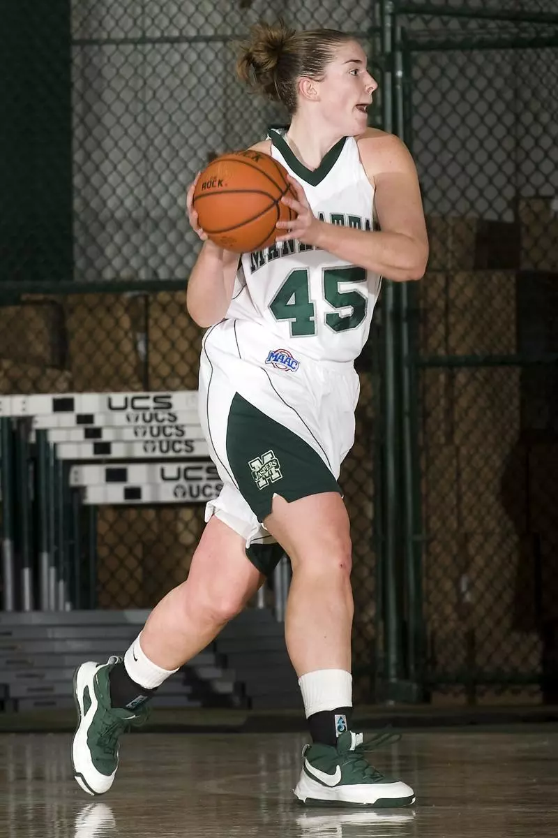 Lady Jaspers Fall to Loyola In MAAC Opener, 78-65