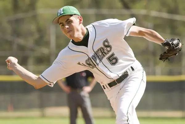 Four Run 8th Inning Sends Manhattan past Saint Peter?s
