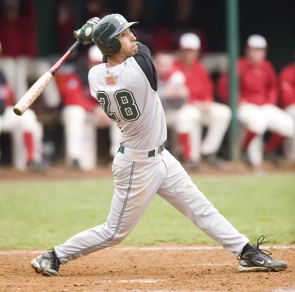 Jaspers Shine on Senior Day; Manhattan Tops Saint Peter?s