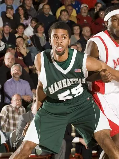 Hot Free-Throw Shooting Propels Jaspers Past Loyola