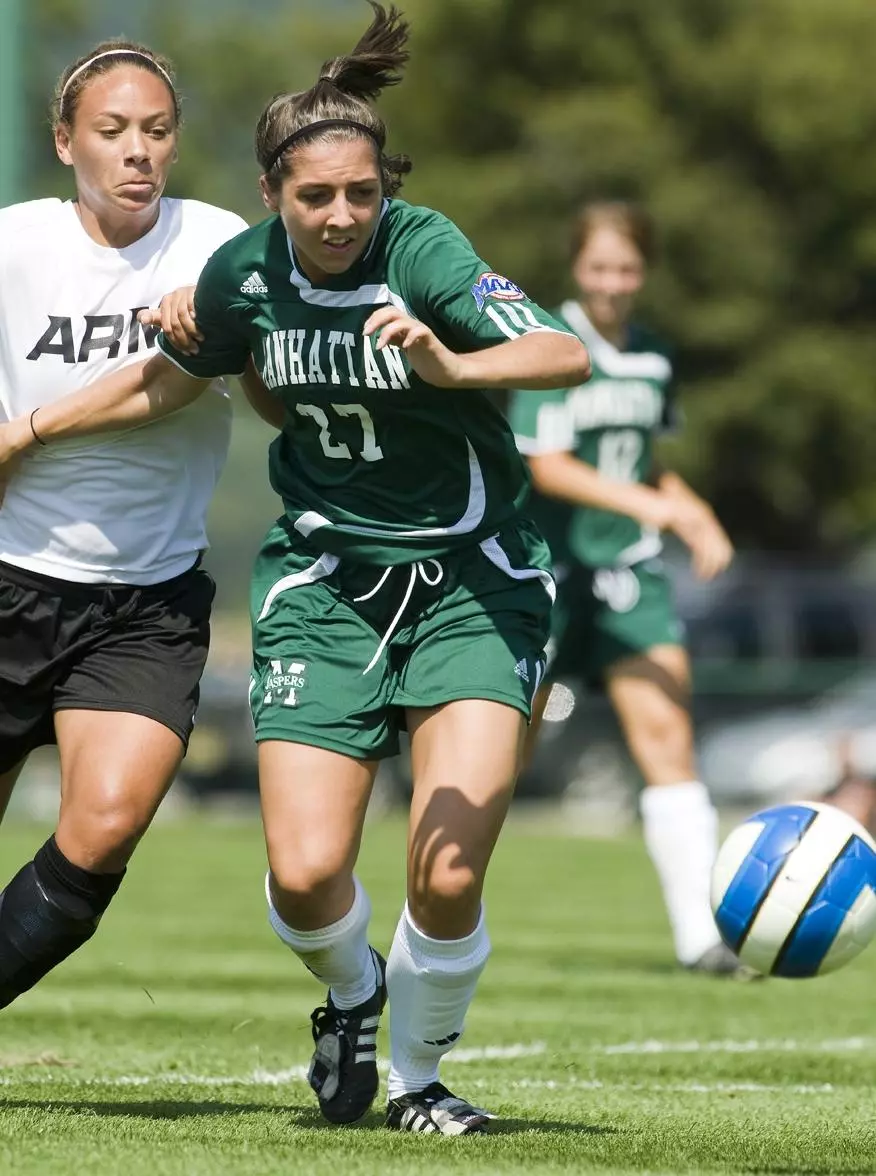 Lady Jaspers Drop Heartbreaker; Stony Brook Tops Manhattan