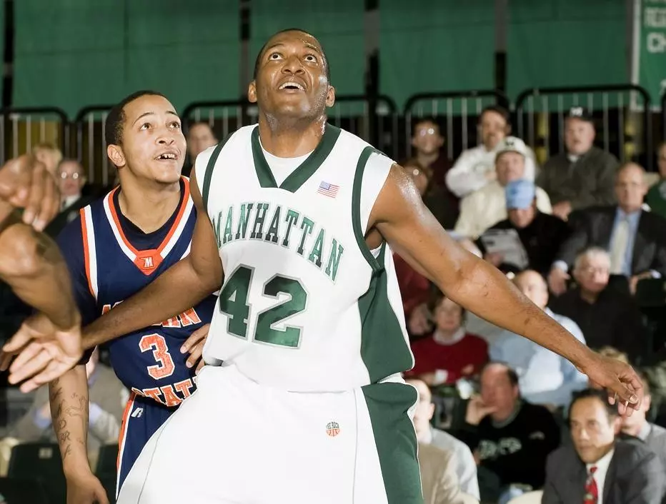 Ubiles guides Siena past Manhattan