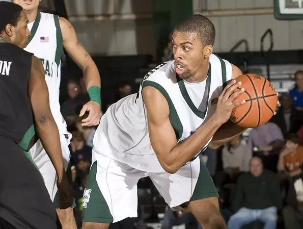 Lewis Leads Niagara past Manhattan