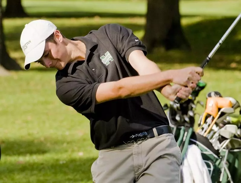 Golf Team Takes Down Saint Peter's In Close Contest
