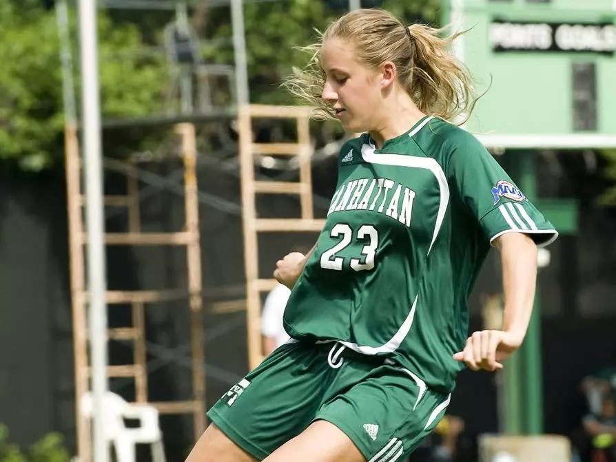 Manhattan Falls in Cross-Bronx Rivalry