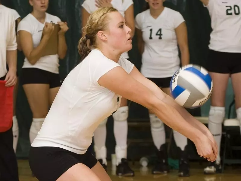 Strutner Notches 1,000th Career Dig In Loss at Iona