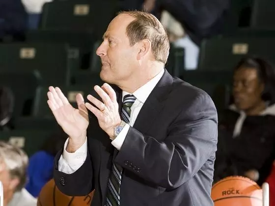 Jaspers Victorious In Olenowski?s 100th Game as Head Coach