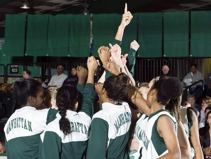 Lady Jaspers Host Siena On Kid's Day