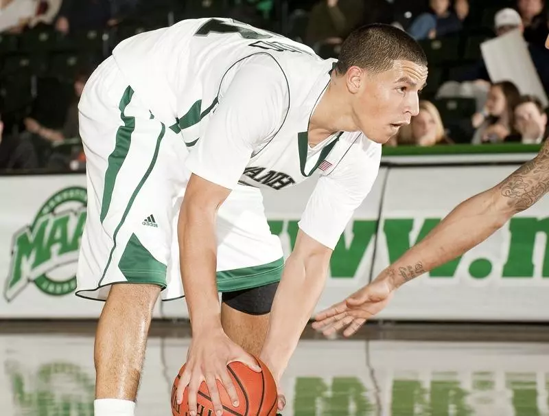 Manhattan Tripped up at Iona