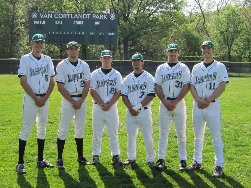 Jaspers Scorch Iona on Senior Day