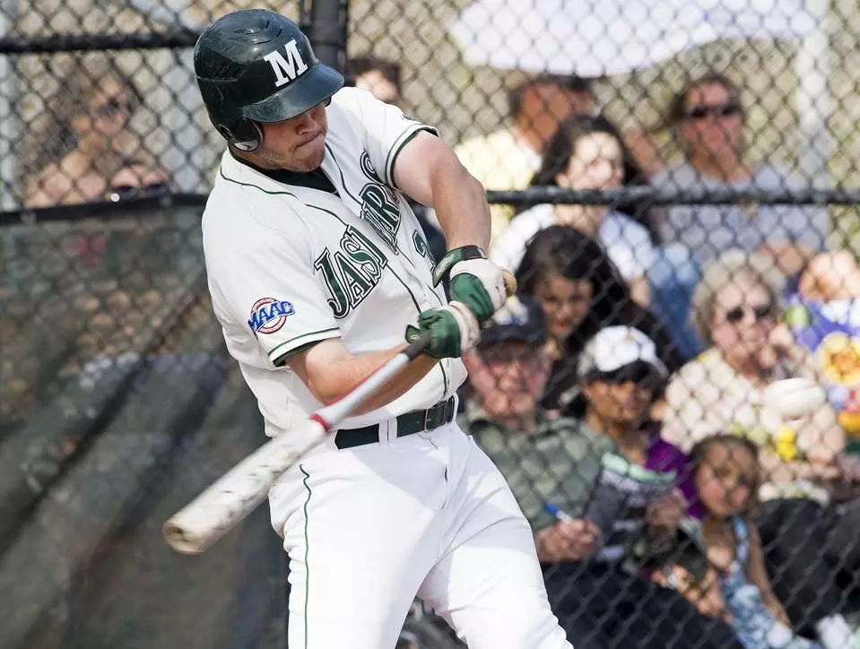 Jaspers Outduel Canisius to Stay Perfect in MAAC