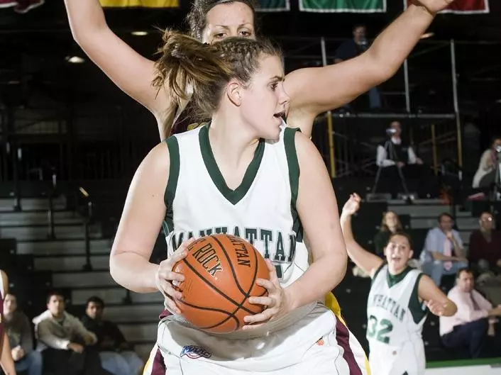Jaspers Hold Off Late NJIT Rally In 75-66 Win