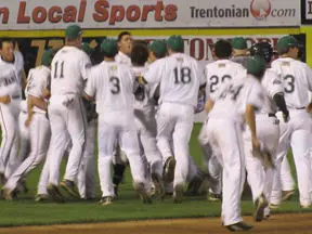 Wild Finish Sends Jaspers into MAAC Title Game