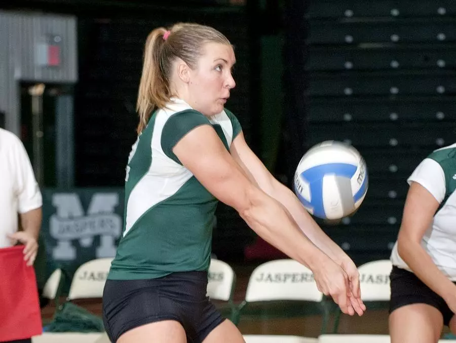 Manhattan Tripped Up By Rider In Five Sets