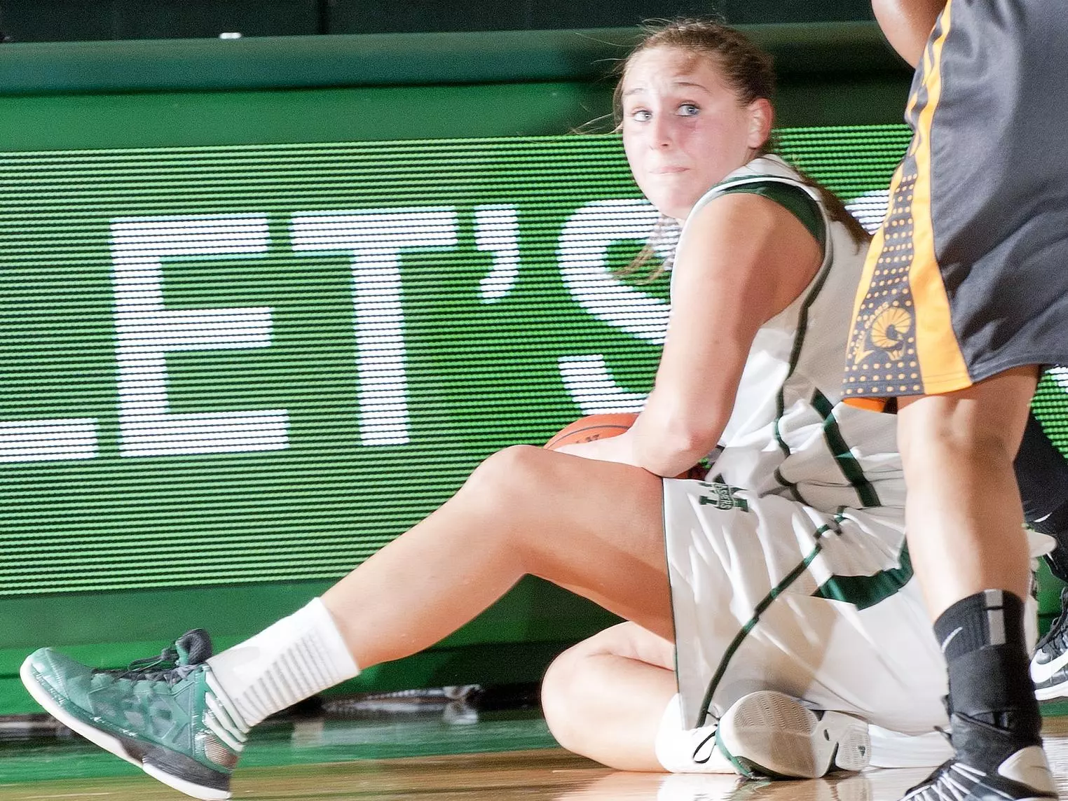 Late Comeback Falls Short In 62-55 Loss at Siena