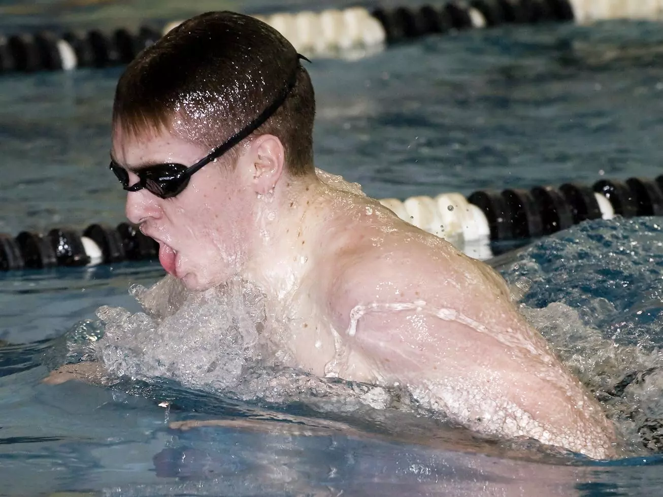 Jaspers Earn Split with Colorado College in Honolulu Dual Meet