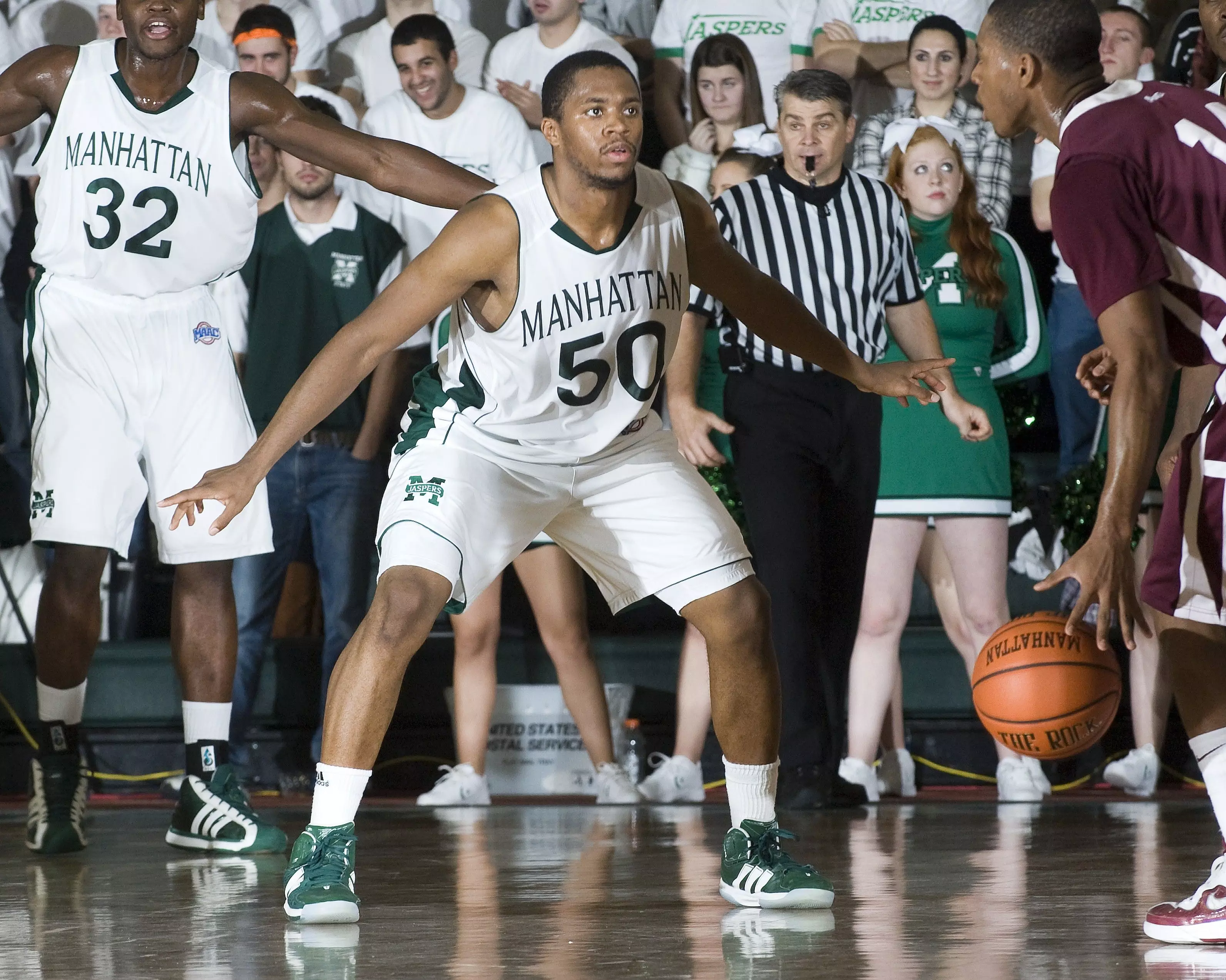 Manhattan Rolls Past UNCW