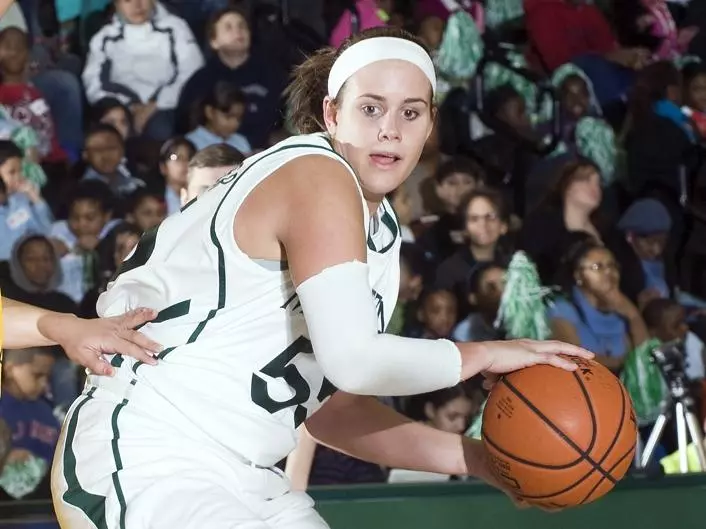 Manhattan Tripped Up By Niagara, 61-55