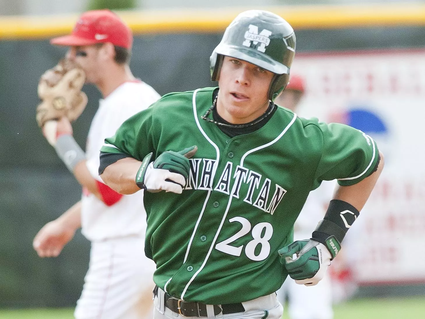 Jaspers down Iona in Doubleheader