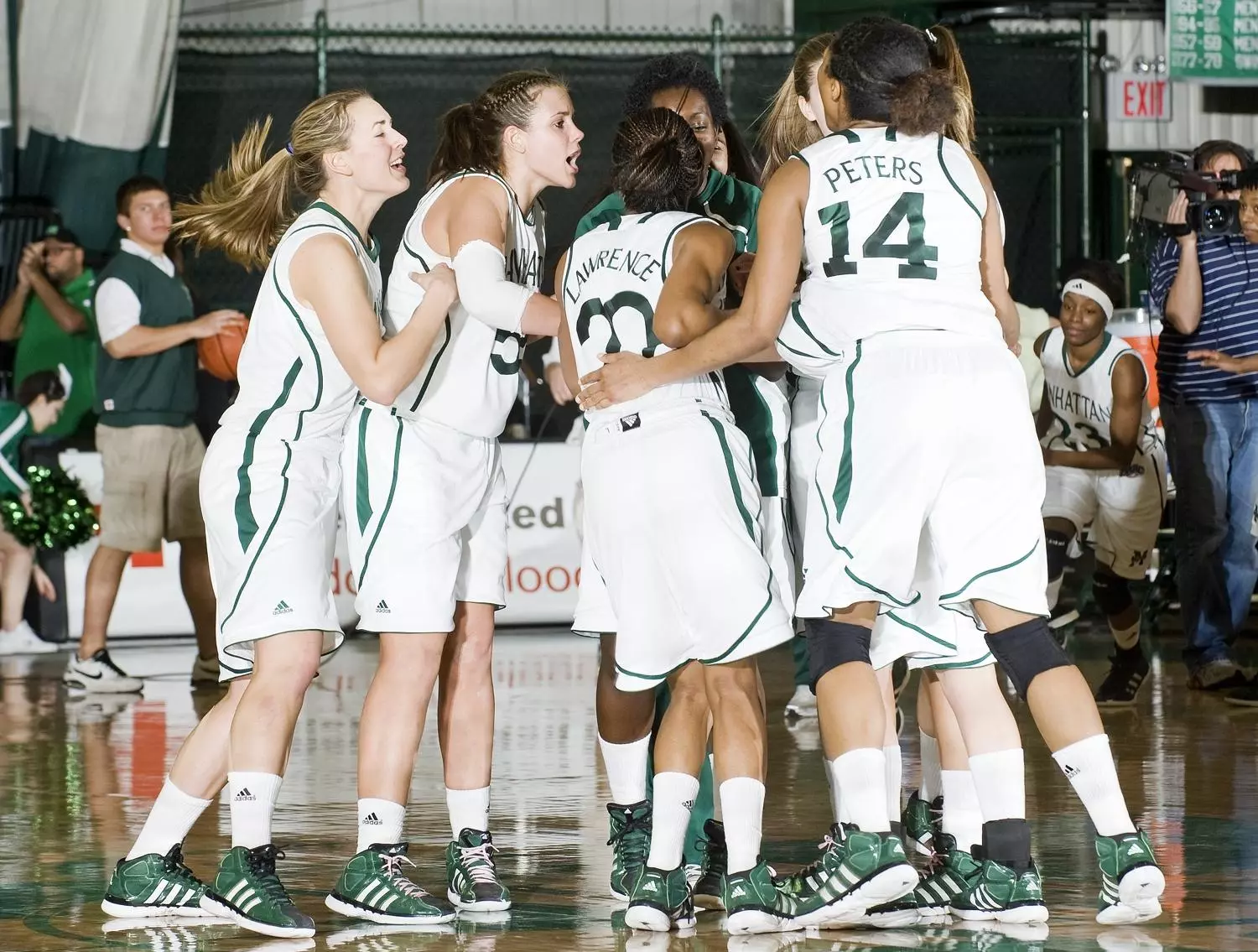 Manhattan Hosts Marist In 
