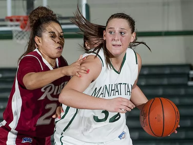 Manhattan Drops 60-57 Heartbreaker at Rider