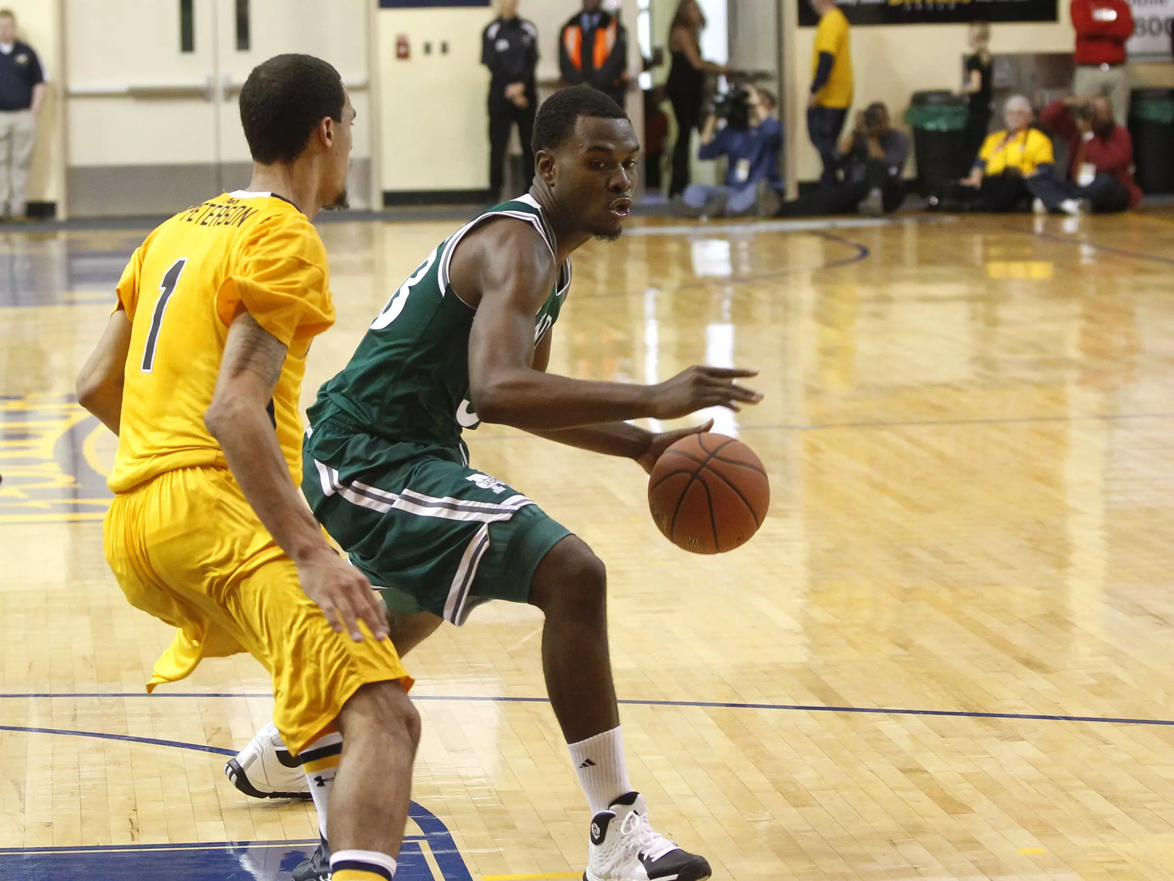 Men's Basketball Opens MAAC Play at Marist Friday