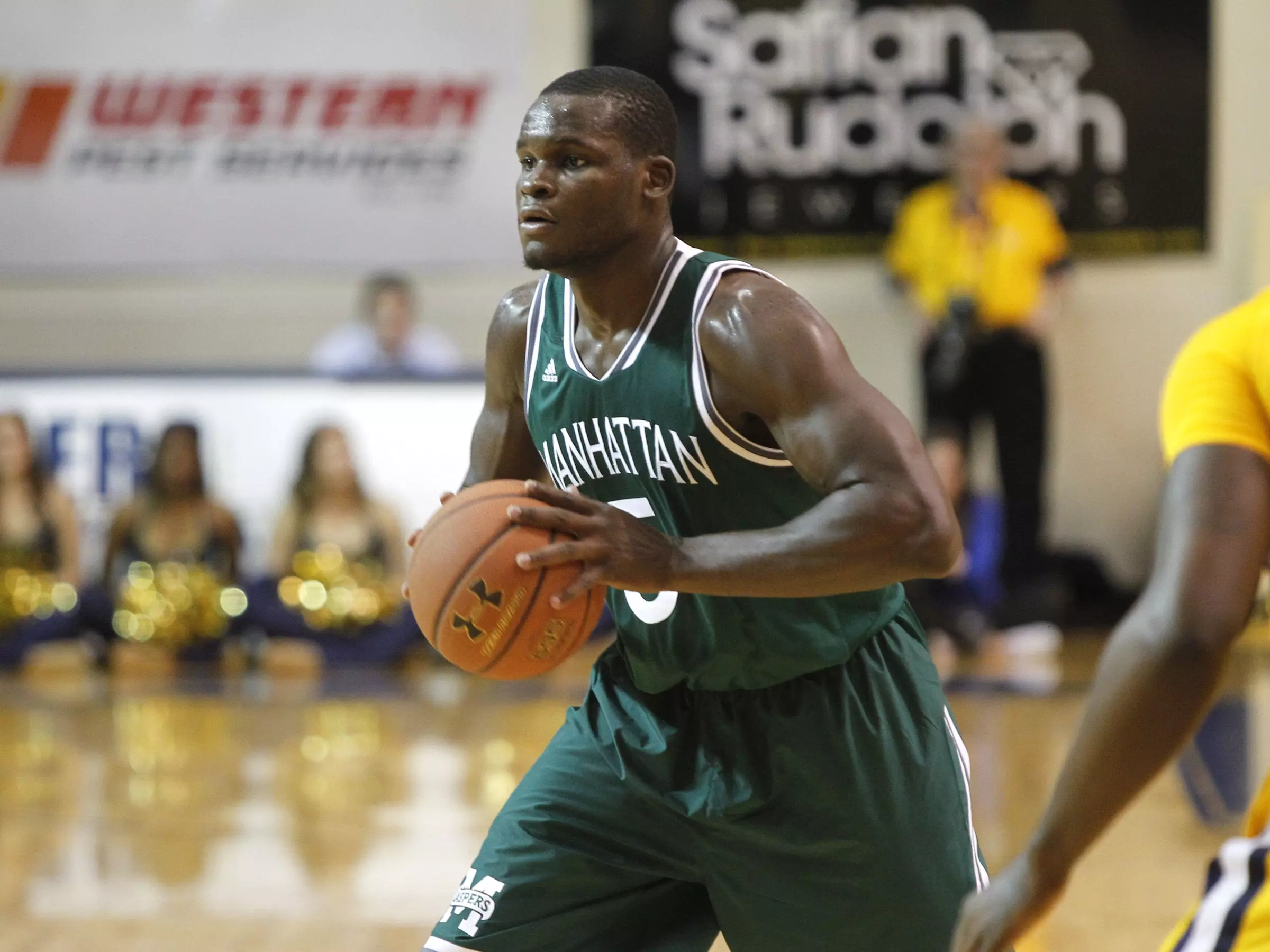 Men's Basketball Falls at Iona on Friday Night