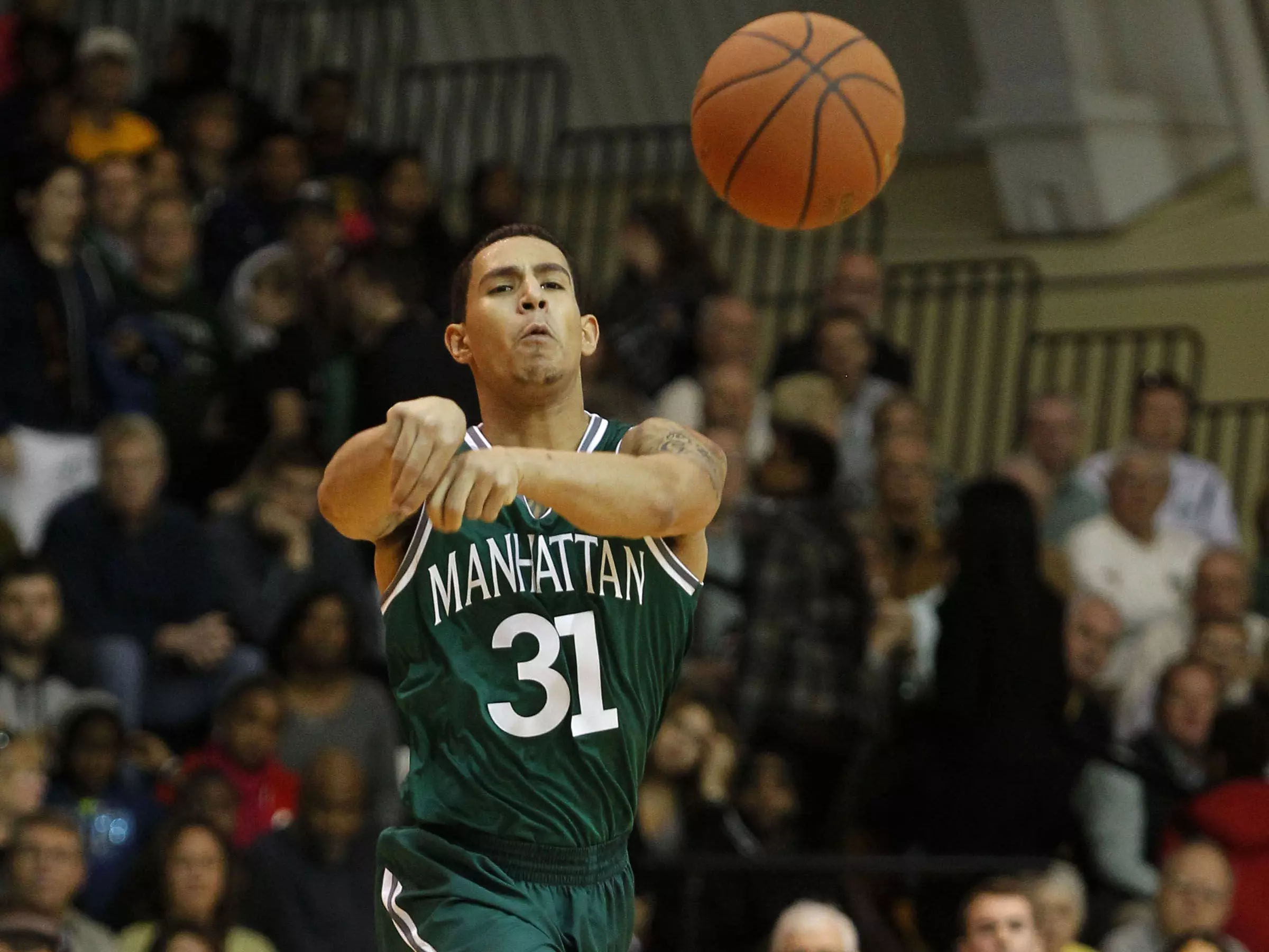 Men's Basketball Runs Past South Carolina, 86-68