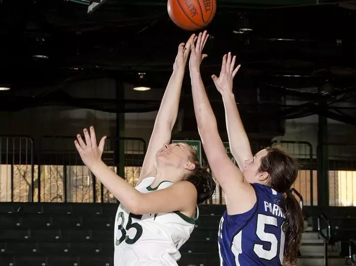 Late Comeback Falls Short In 75-61 Loss at Oakland