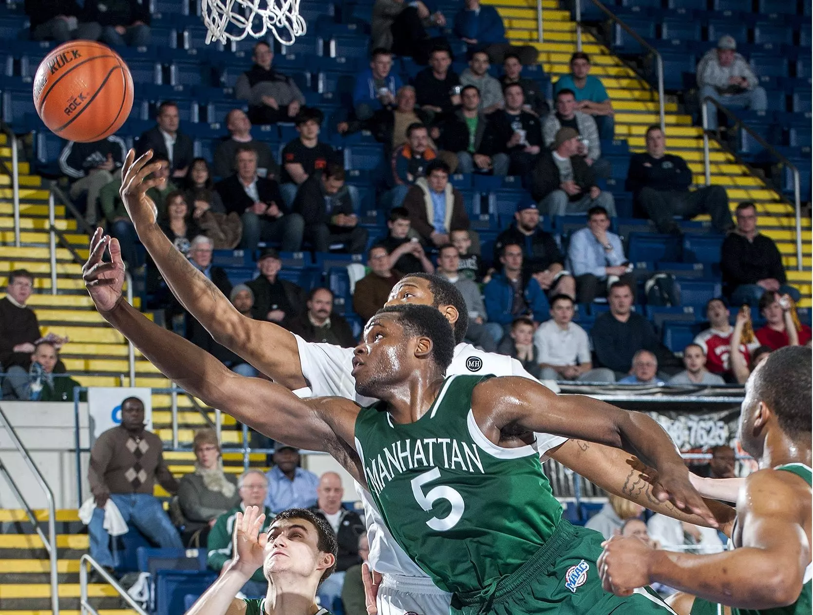 Jaspers Fall to Iona in MAAC Championship Game