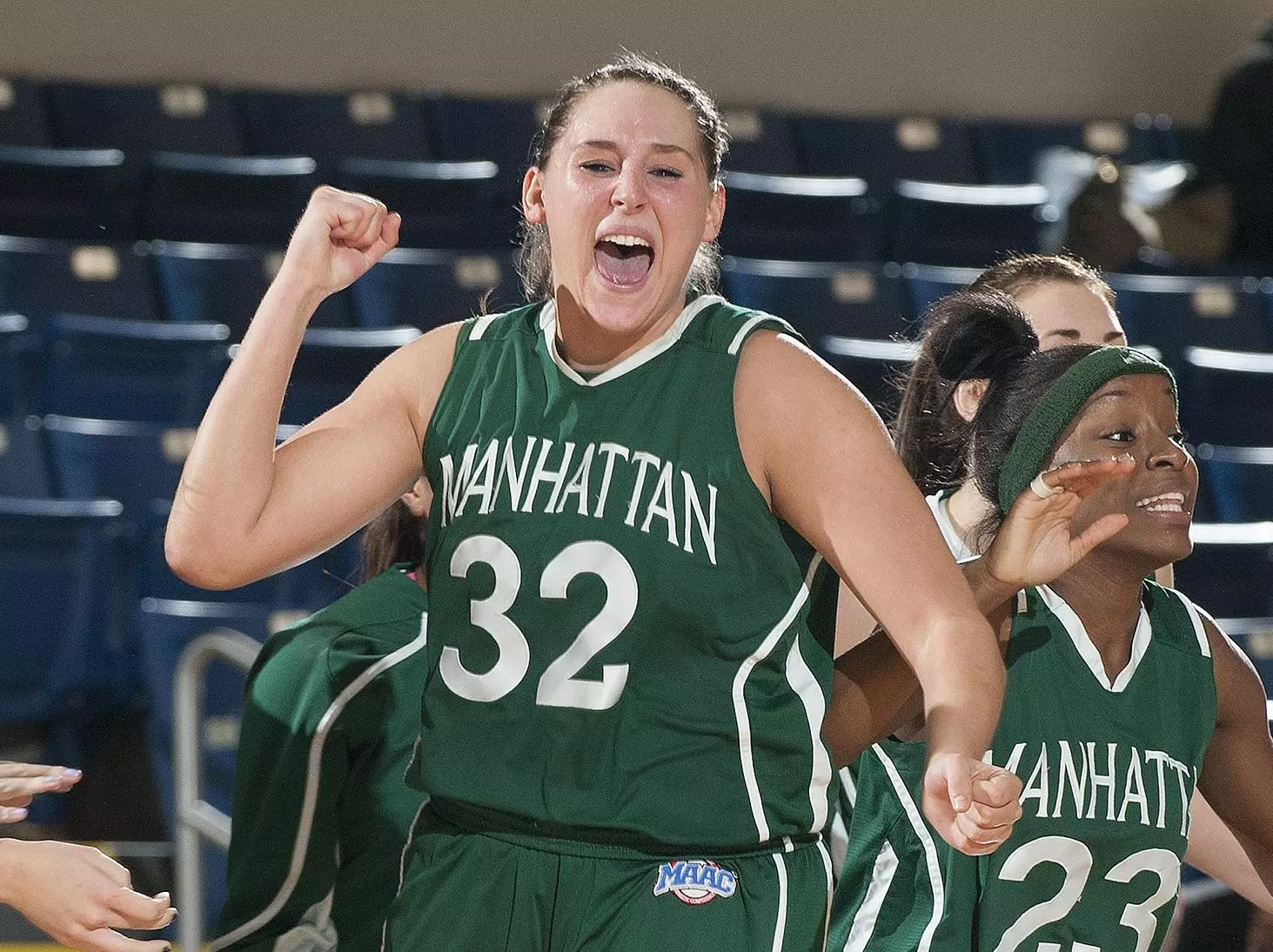 Roeder?s Buzzer-Beater Sends Jaspers Into MAAC Quarterfinals