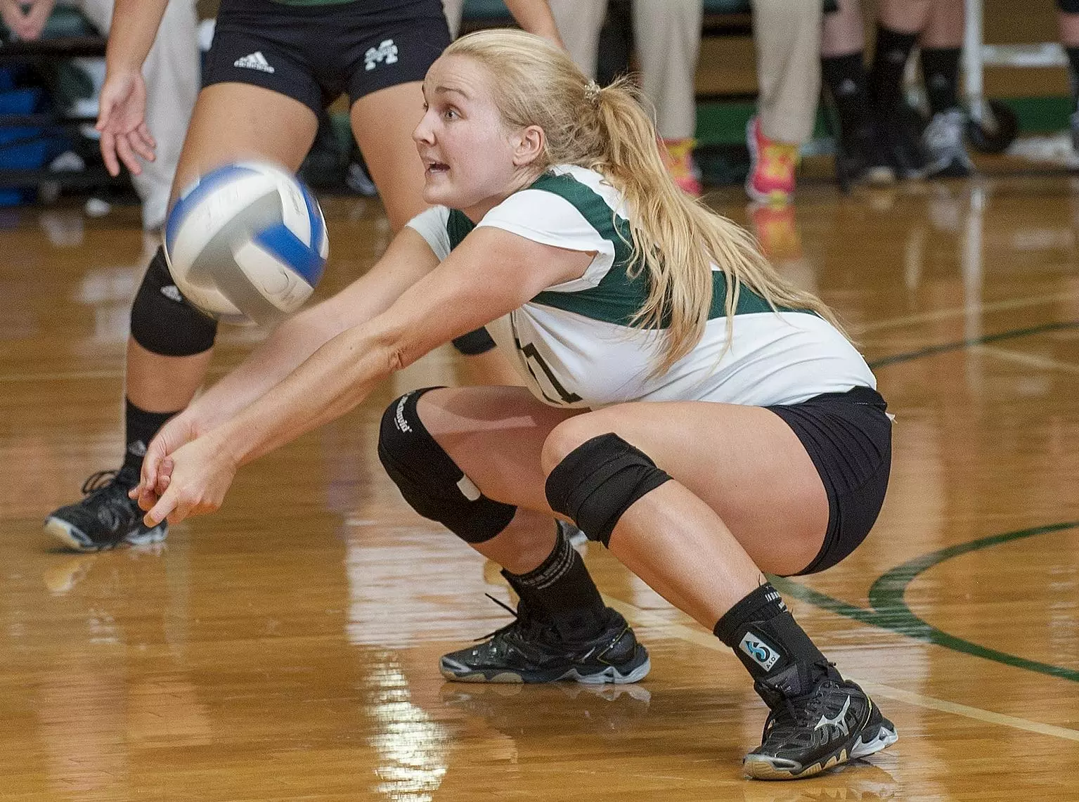 Hofstra Hands Manhattan First Loss of Season