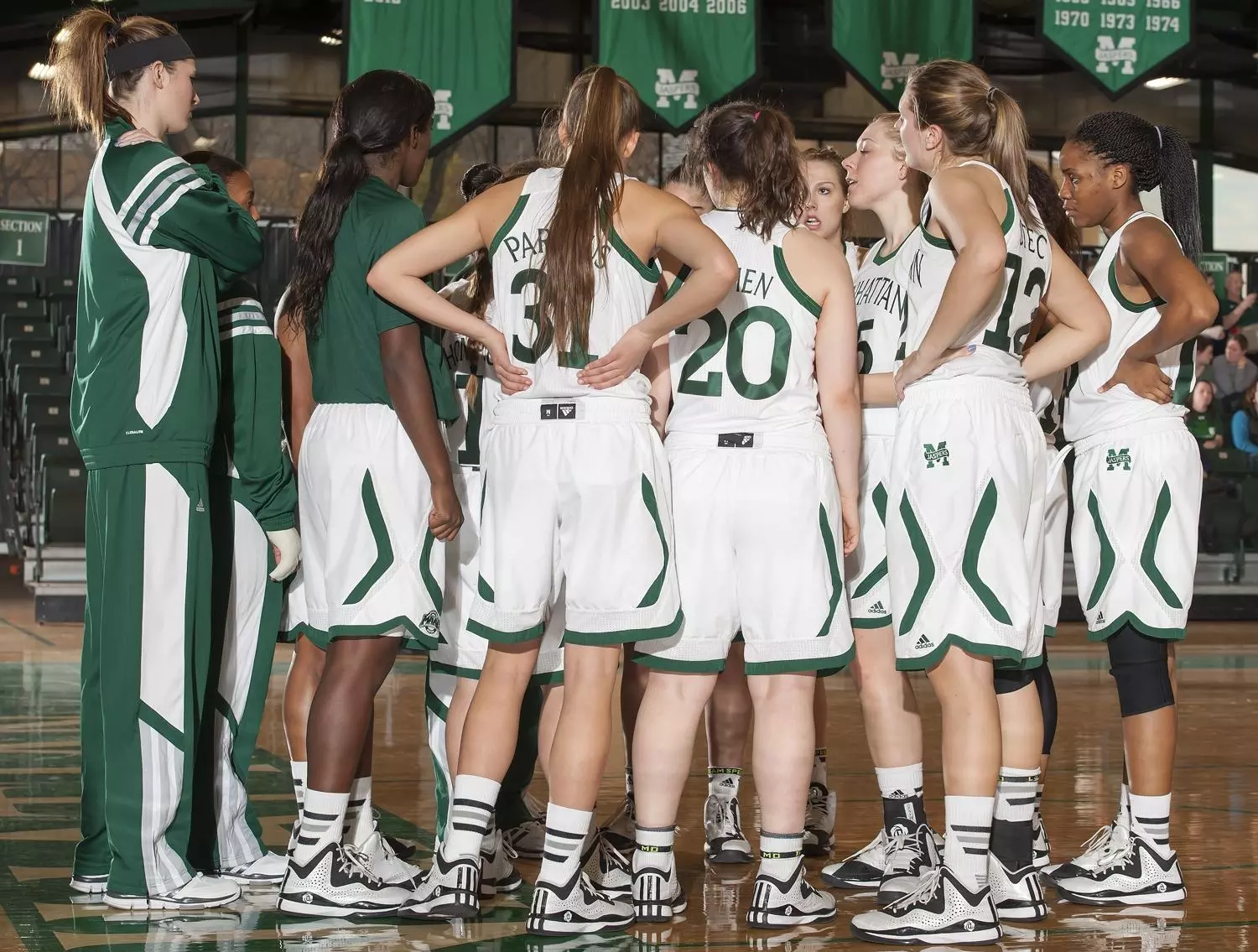 Jaspers Welcome Niagara to Draddy Gymnasium On Saturday