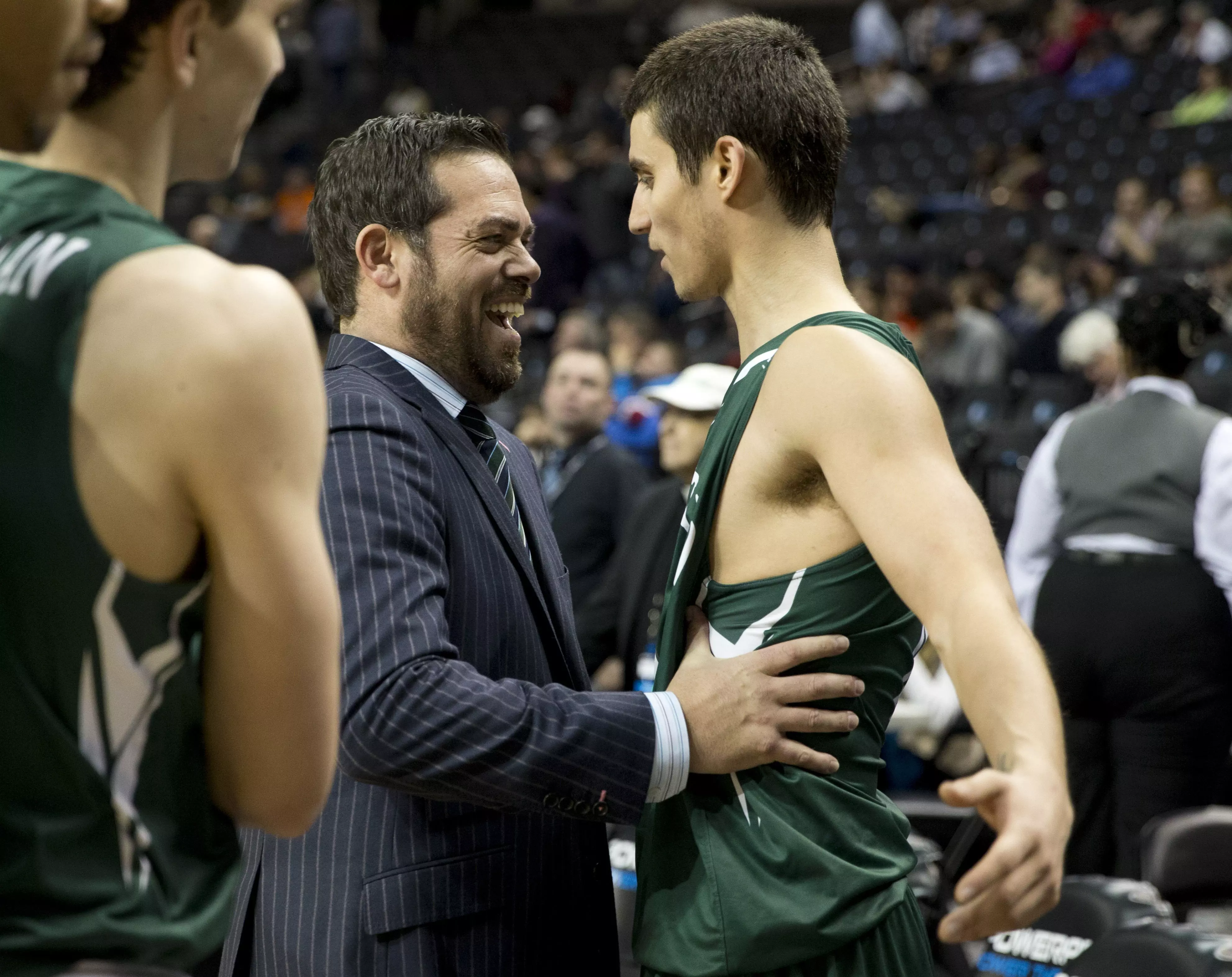 Richards' Double-Double Lifts Manhattan To 63-60 Win At Canisius