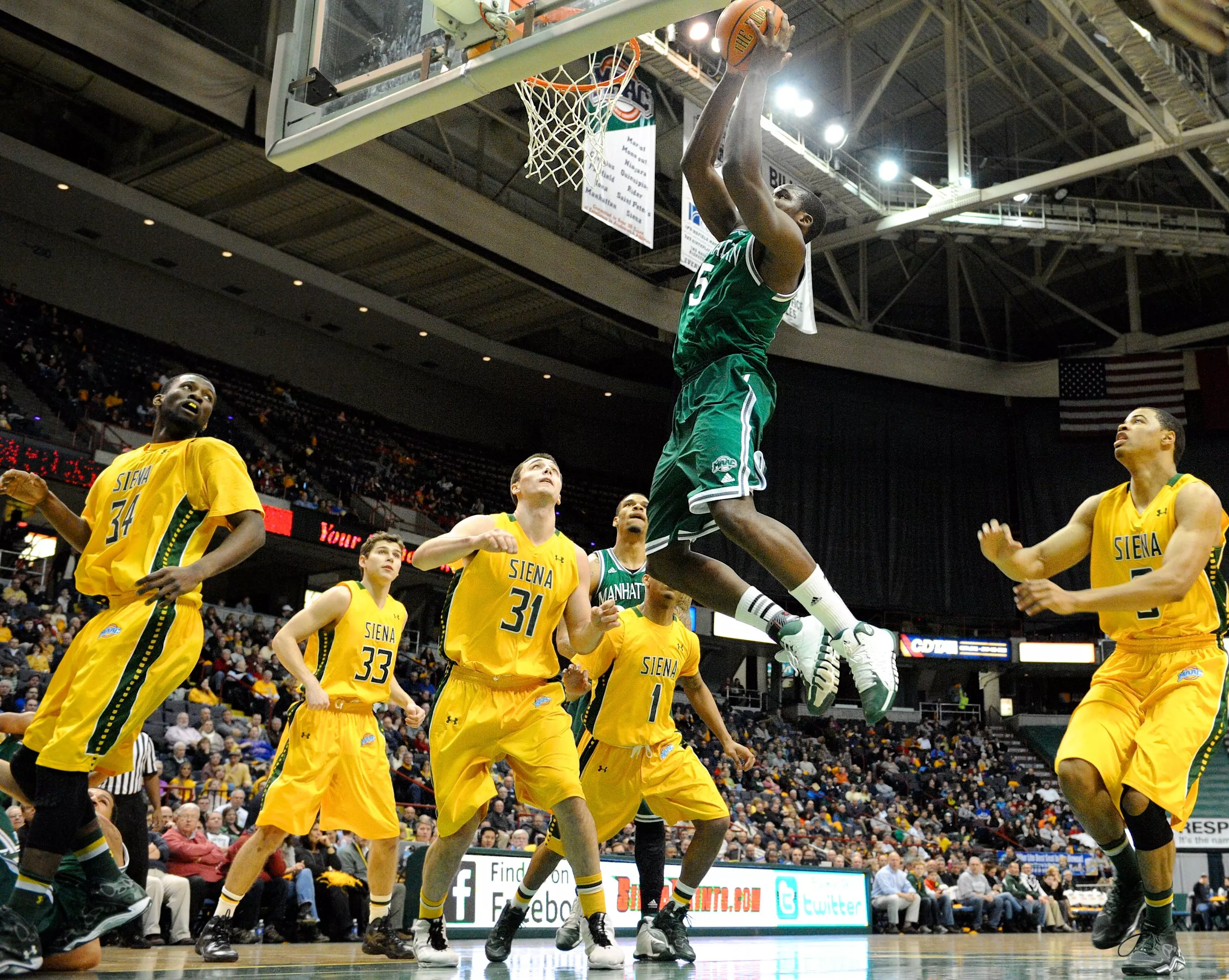 Siena Deals Men's Basketball 67-63 Setback in Albany