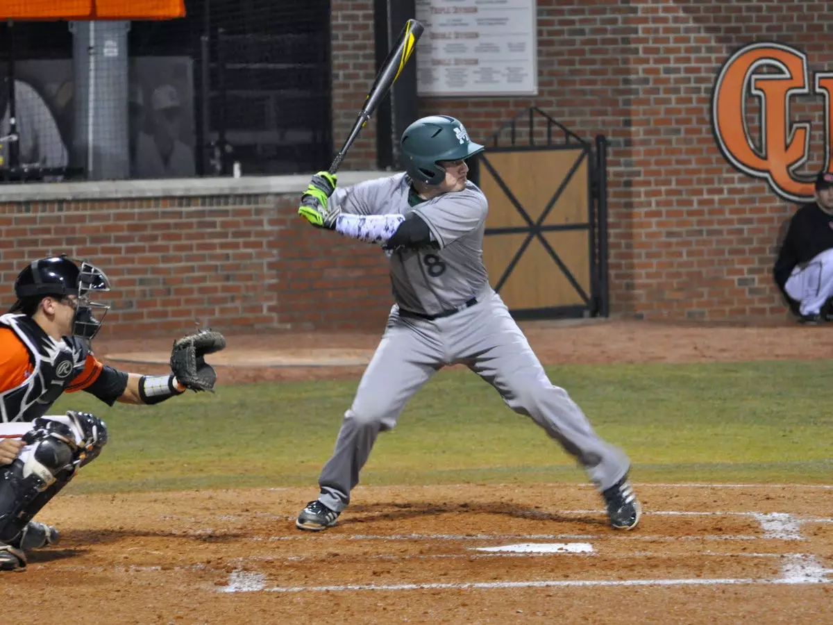 Manhattan Concludes Series At Lamar