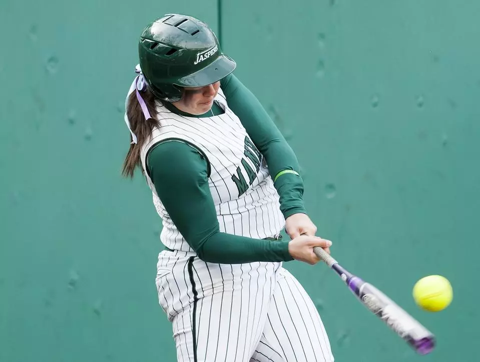 Home Run Barrage Lifts Manhattan to Sweep of Saint Peter?s