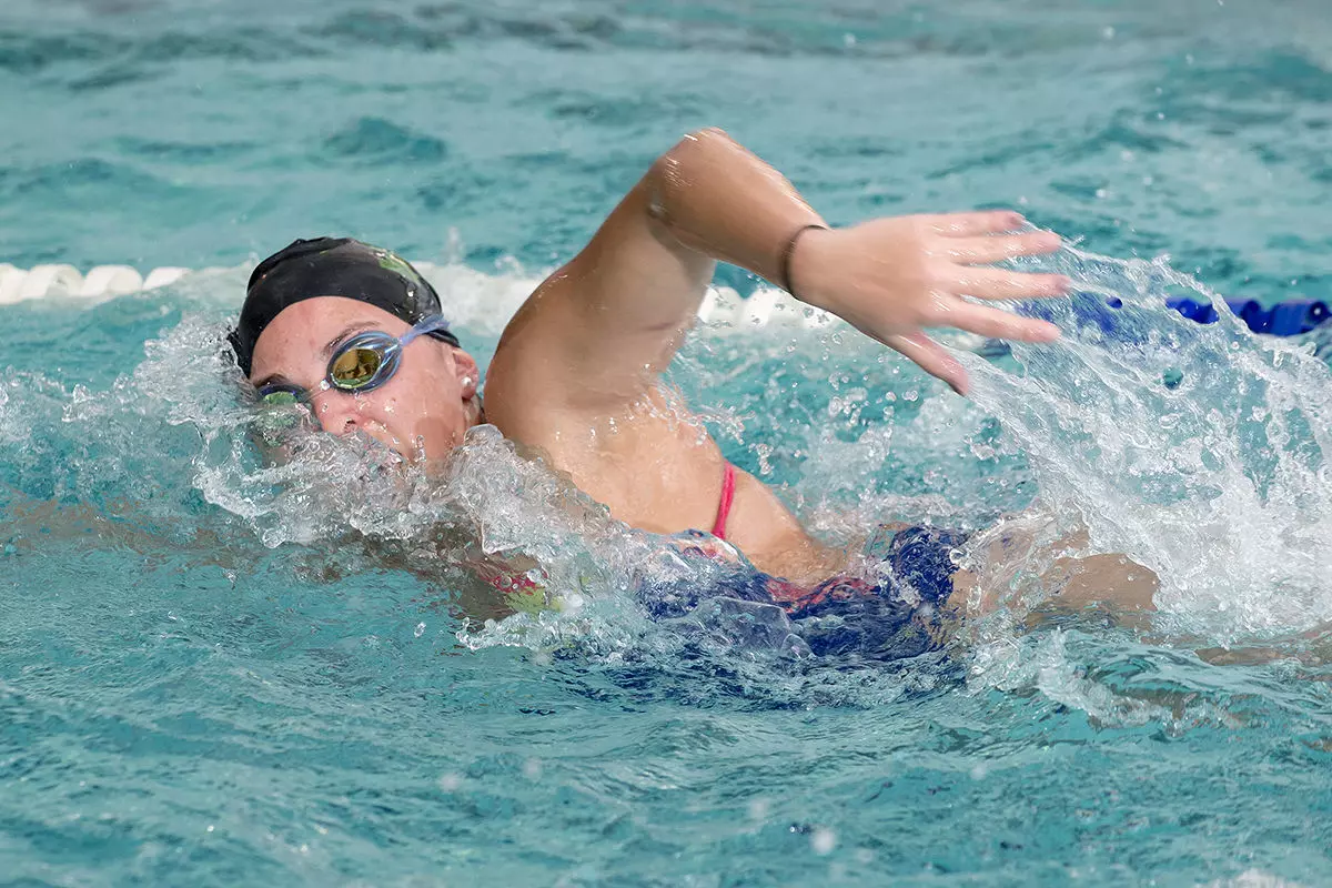 Manhattan Sweeps Dual Meet Against Saint Peter?s