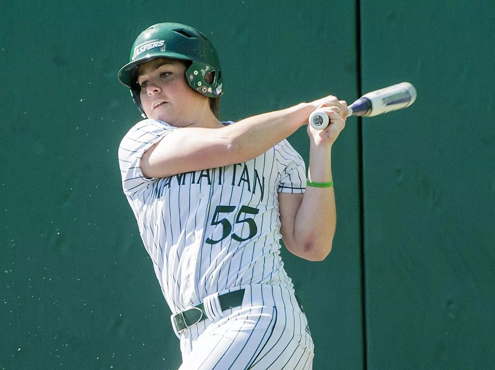 Jaspers Take Two From Niagara, Set Up First-Place Showdown