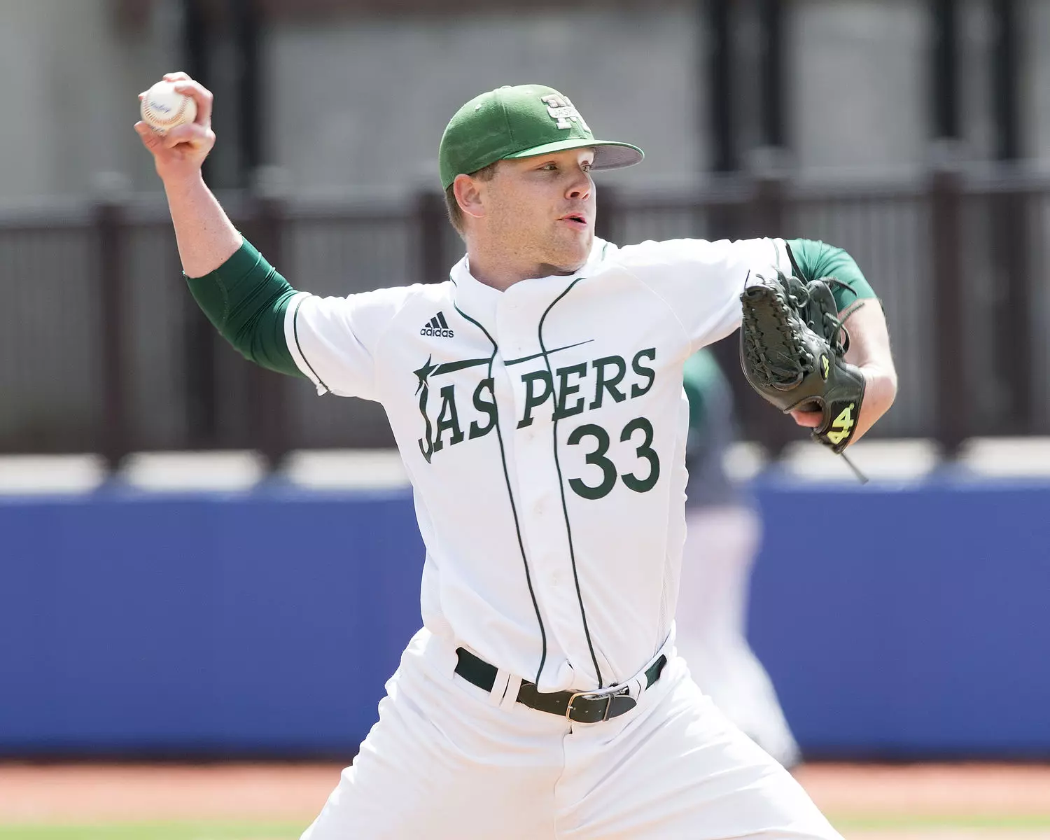 Manhattan Defeats Niagara 8-4 To Clinch Series Win