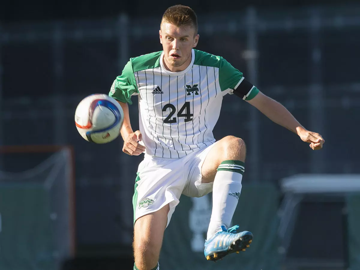 Hulme Paces Manhattan In Exhibition Against Monroe