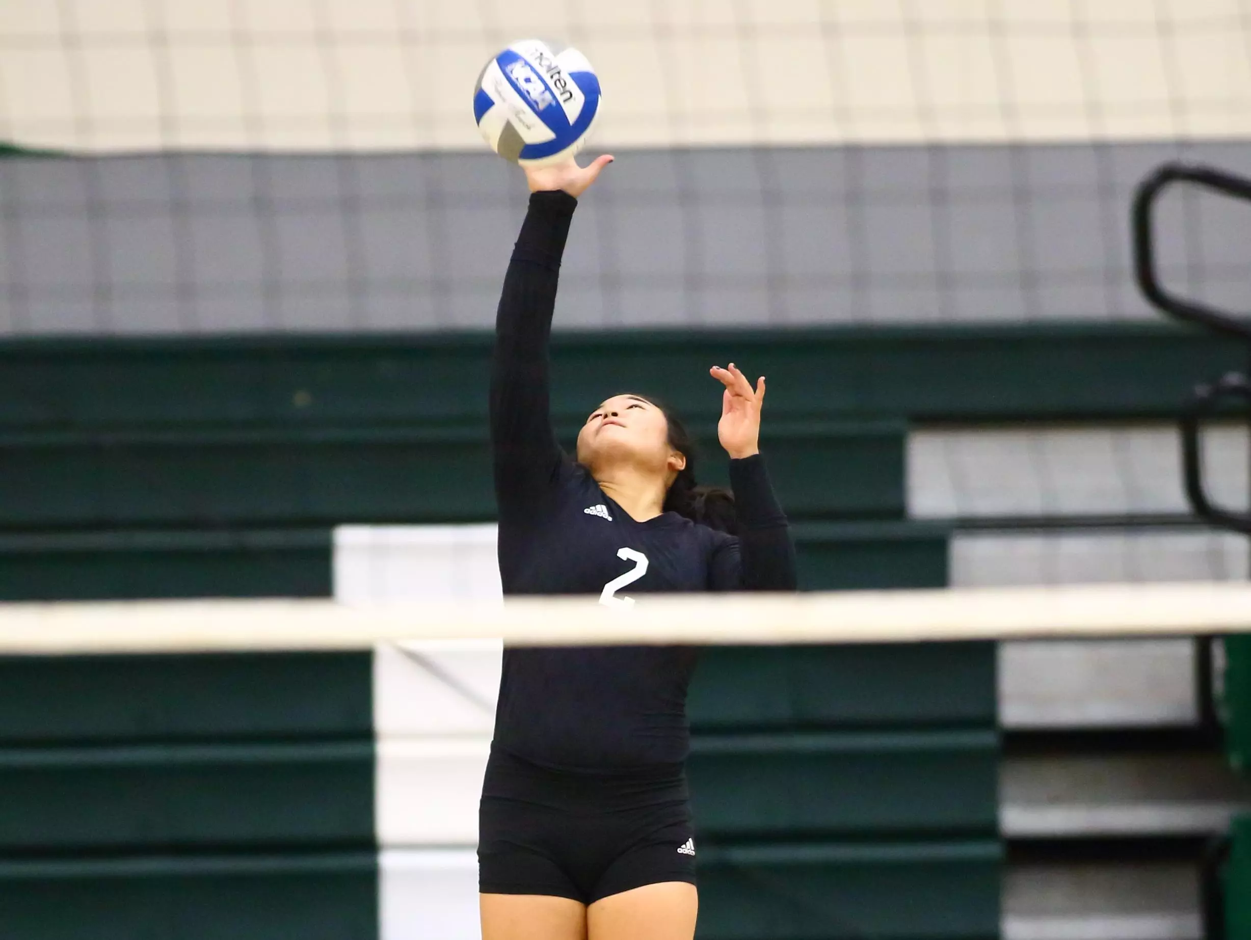 Jaspers Rally to Knock Off Niagara In Five Sets